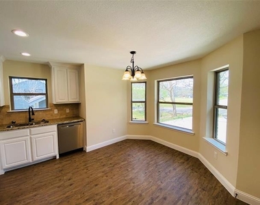 312 W Heron Street - Photo Thumbnail 2
