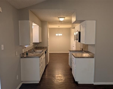 633 Christie Court - Photo Thumbnail 6