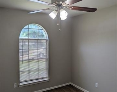633 Christie Court - Photo Thumbnail 15