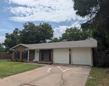 633 Christie Court - Photo Thumbnail 1