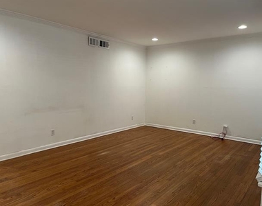9532 Dixie Lane - Photo Thumbnail 2