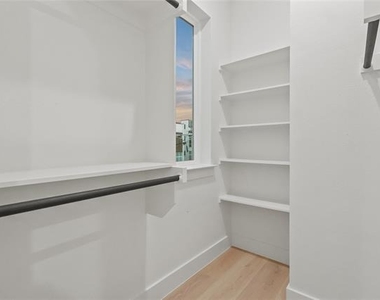 2031 N Prairie Avenue - Photo Thumbnail 18