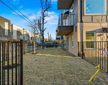 2031 N Prairie Avenue - Photo Thumbnail 3