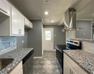 2813 Arcady Drive - Photo Thumbnail 3