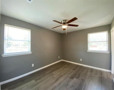 2813 Arcady Drive - Photo Thumbnail 12