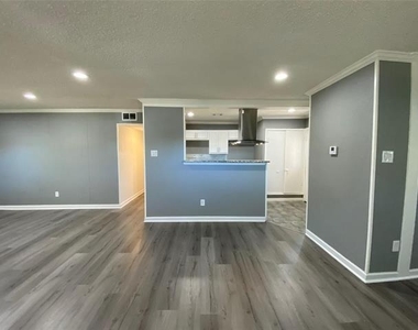 2813 Arcady Drive - Photo Thumbnail 4