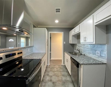 2813 Arcady Drive - Photo Thumbnail 2