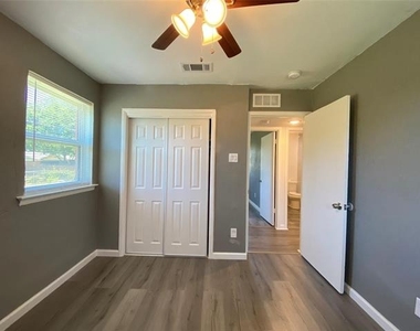 2813 Arcady Drive - Photo Thumbnail 13