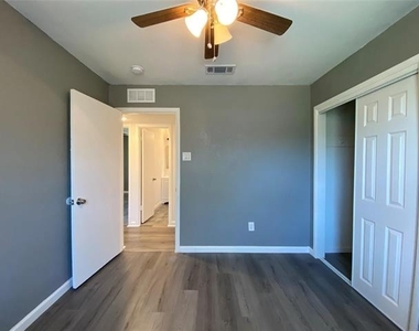 2813 Arcady Drive - Photo Thumbnail 15