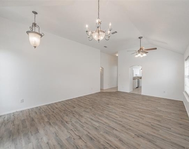 4728 Grant Park Avenue - Photo Thumbnail 3