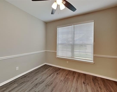 106 Rock Meadow Trail - Photo Thumbnail 9
