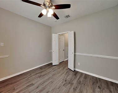 106 Rock Meadow Trail - Photo Thumbnail 8