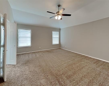 106 Rock Meadow Trail - Photo Thumbnail 10