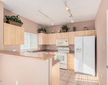 7401 W Arrowhead Clubhouse Drive - Photo Thumbnail 13