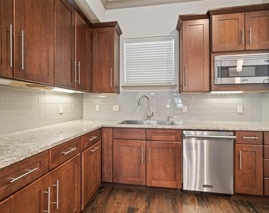 3142 Ross Avenue - Photo Thumbnail 2