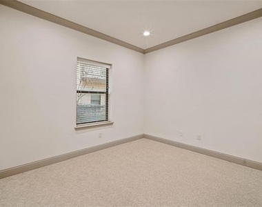 3142 Ross Avenue - Photo Thumbnail 16