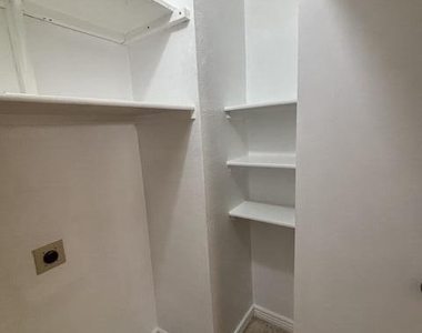 4455 W Yorkshire Drive - Photo Thumbnail 5
