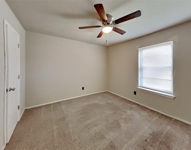 6917 Lincolnshire Lane - Photo Thumbnail 14