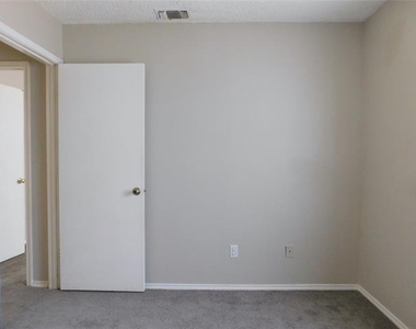 404 Pace Drive - Photo Thumbnail 17