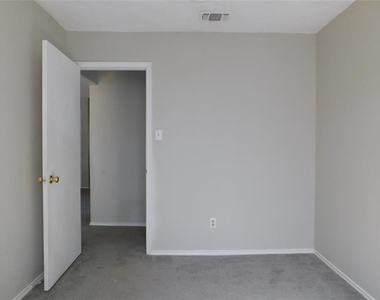 404 Pace Drive - Photo Thumbnail 15