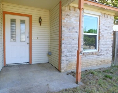 404 Pace Drive - Photo Thumbnail 4