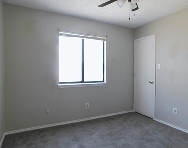 404 Pace Drive - Photo Thumbnail 18