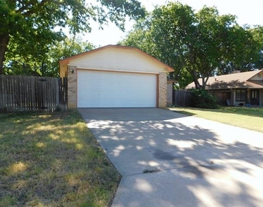 404 Pace Drive - Photo Thumbnail 2
