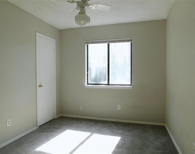 404 Pace Drive - Photo Thumbnail 16