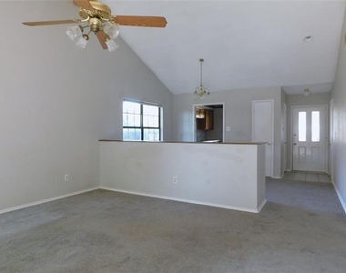 404 Pace Drive - Photo Thumbnail 8