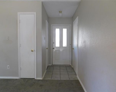 404 Pace Drive - Photo Thumbnail 5
