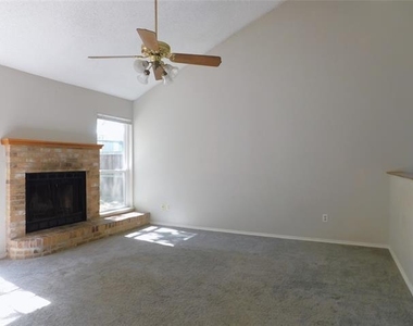 404 Pace Drive - Photo Thumbnail 7