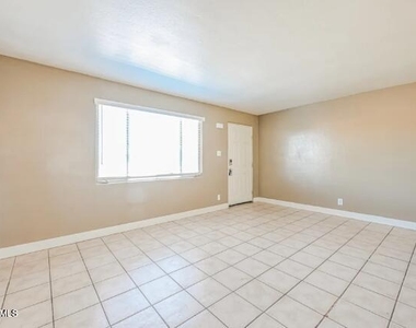 11207 W Oregon Avenue - Photo Thumbnail 2