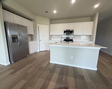 517 River Ridge Drive - Photo Thumbnail 1