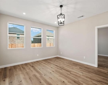 110 Brooks Drive - Photo Thumbnail 8