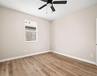 110 Brooks Drive - Photo Thumbnail 13