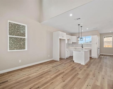 110 Brooks Drive - Photo Thumbnail 7