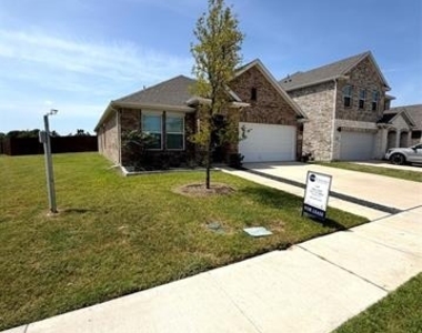 252 Fire Rock Drive - Photo Thumbnail 2