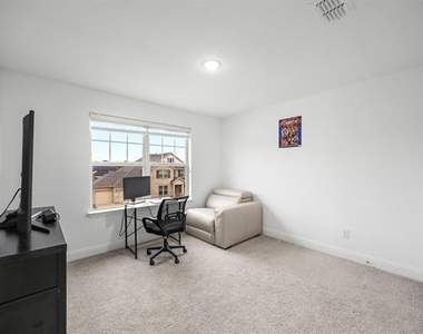 10736 Smoky Oak Trail - Photo Thumbnail 22