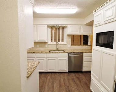 900 Valley Ridge Drive - Photo Thumbnail 6