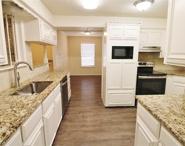 900 Valley Ridge Drive - Photo Thumbnail 5