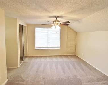 900 Valley Ridge Drive - Photo Thumbnail 12