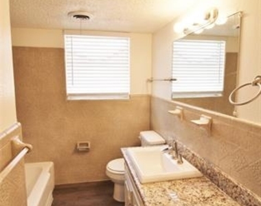 900 Valley Ridge Drive - Photo Thumbnail 11