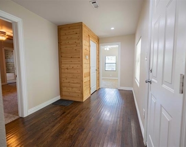 1126 Wilbur Street - Photo Thumbnail 8