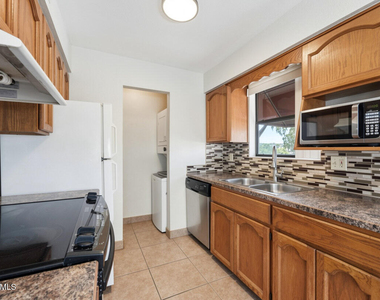 16657 E Gunsight Drive - Photo Thumbnail 10