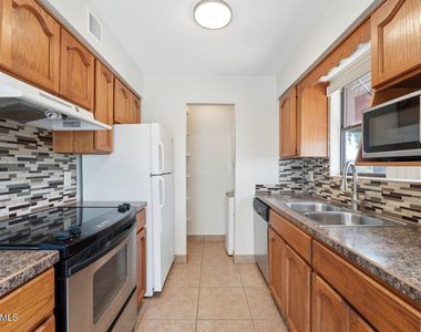 16657 E Gunsight Drive - Photo Thumbnail 8
