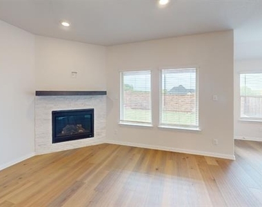 1004 Copper Smith Way - Photo Thumbnail 4