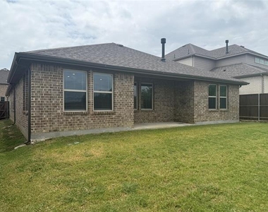 1004 Copper Smith Way - Photo Thumbnail 17