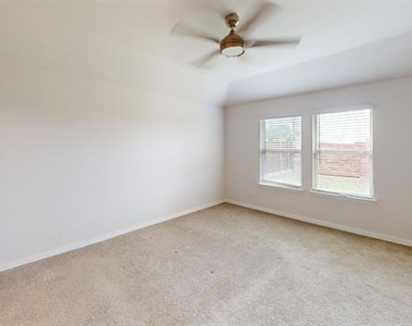 1004 Copper Smith Way - Photo Thumbnail 7