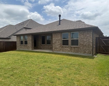 1004 Copper Smith Way - Photo Thumbnail 18