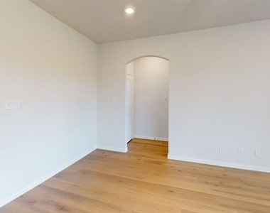 1004 Copper Smith Way - Photo Thumbnail 6